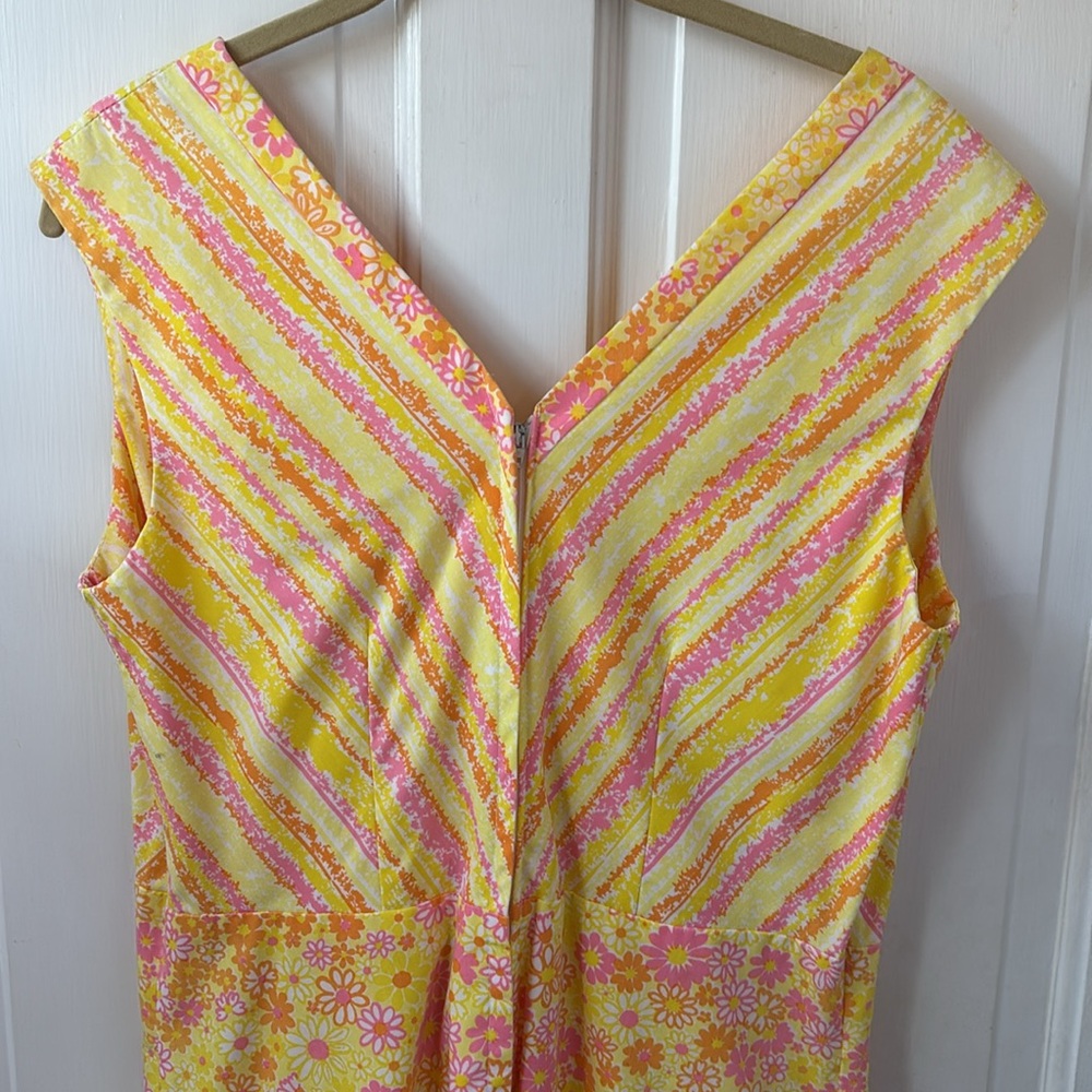 Lilly Pulitzer Vintage “The Lilly” Floral Print Dress - Picture 8 of 12